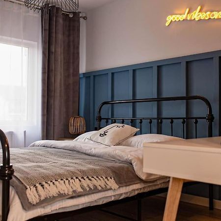 Blue Moon. Cozy Apartment Near Iulius Mall Клуж-Напока Экстерьер фото