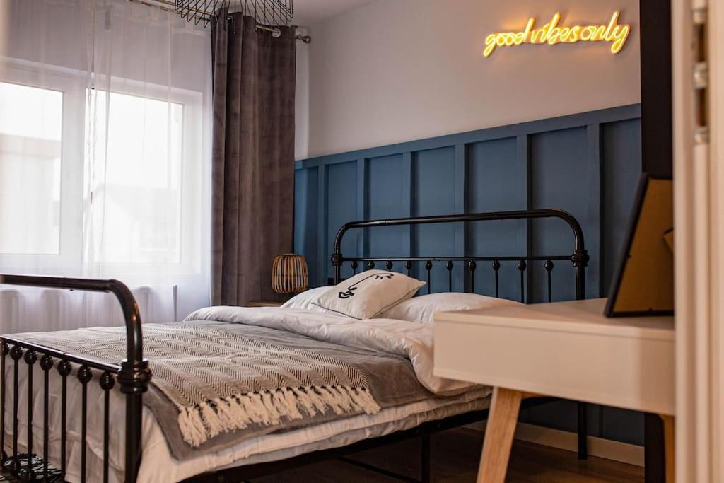 Blue Moon. Cozy Apartment Near Iulius Mall Клуж-Напока Экстерьер фото